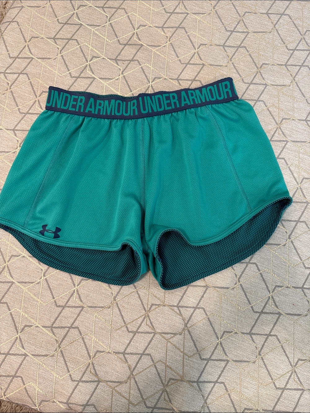 Under Armour Women's Teal/Black reversible Performance Shorts Medium